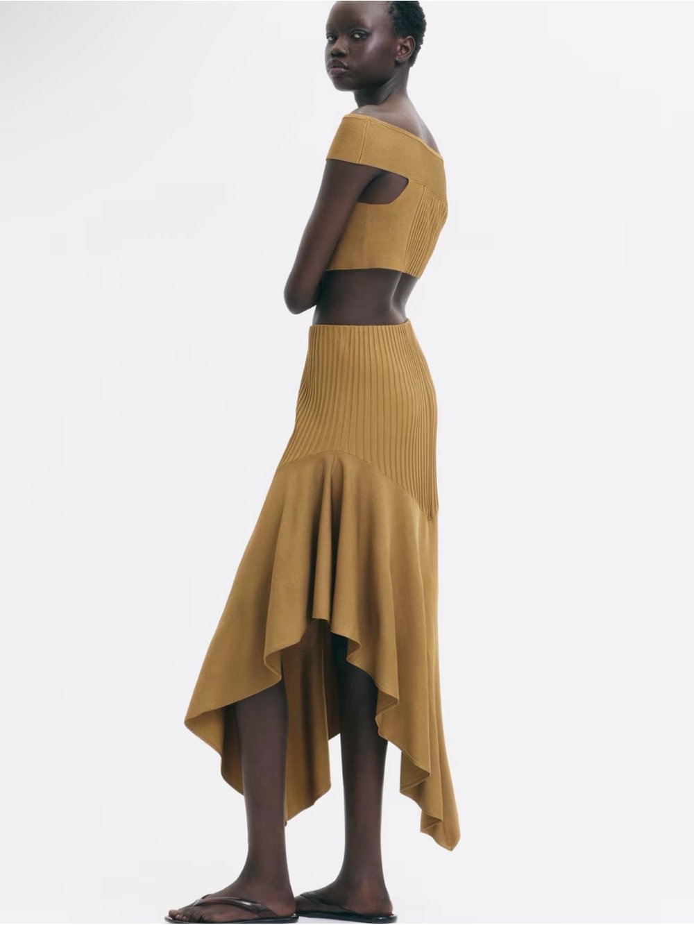 H&M EDITION SUMMER 2026 COLLECTION
NWT DARK BEIGE KNIT ASYMMETRIC SKIRT - Picture 4 of 8